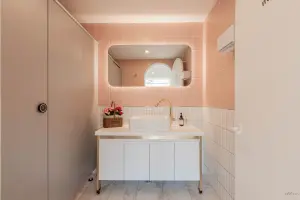 코럴핑크 타일 감성 카페 화장실 인테리어